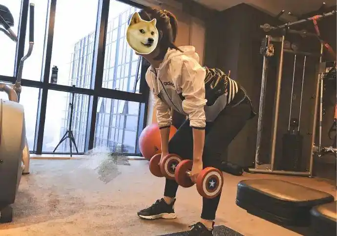 原创30岁谭松韵漫画腿吸睛不仅有娃娃脸还是个瑜伽高手