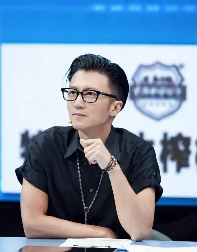 原创谢霆锋帅气造型很有男人味关键还懂六国语言这太全能了