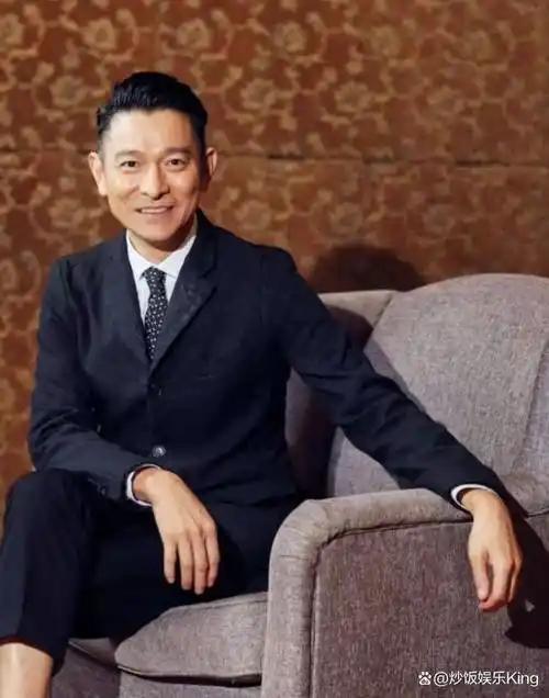 63岁刘德华否认喜得二胎!用40字回应传闻,简洁清楚信息量很大