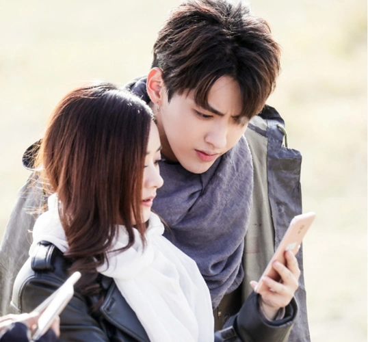 赵丽颖吴亦凡是什么关系 互动频频两人居然自称是"姐妹"