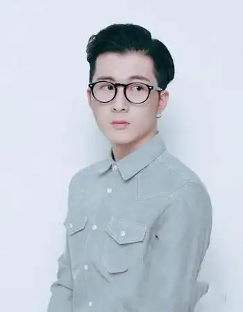 眼镜男冬季发型设计 戴眼镜的男生适合的发型-男生短发-帅哥发型网