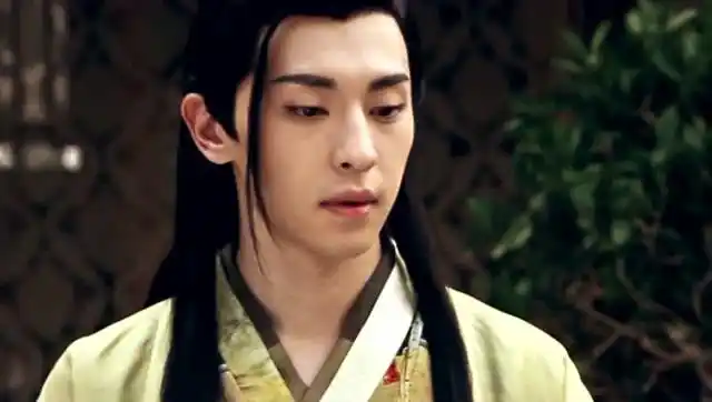 《楚乔传》萧策邓伦特辑:片场惨被花式吊打!颖宝心疼摸头安慰