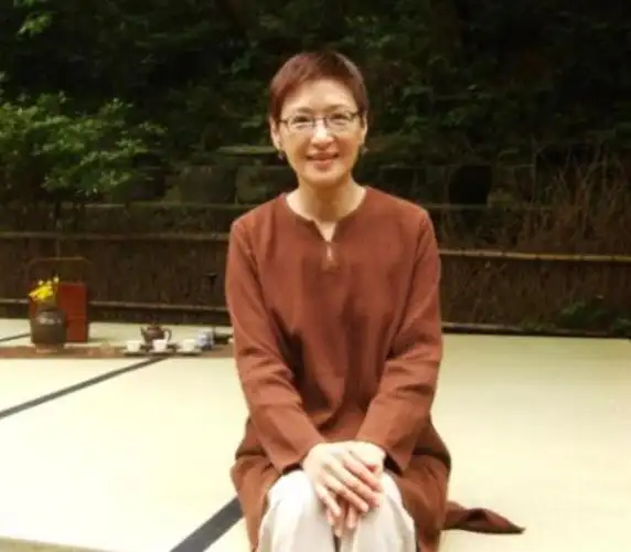 看到69岁胡因梦才发现:女人上了年纪剪短发,原来可以这么高级