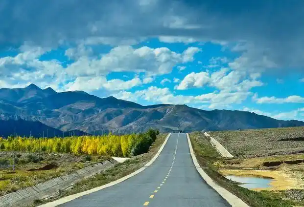 在听水观山中.我们感悟生命的美丽和人生的快乐