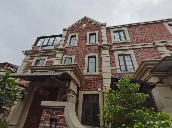 美兰湖别墅丨远洋鸿郡丨联排边套丨豪华装修带大花园丨看房方便