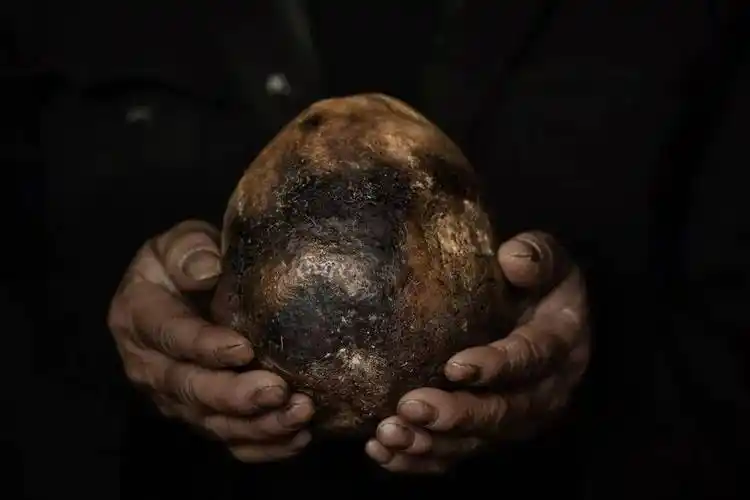 中国"家丑",被一个小城摄影师曝光_卢广_吸毒者_照片