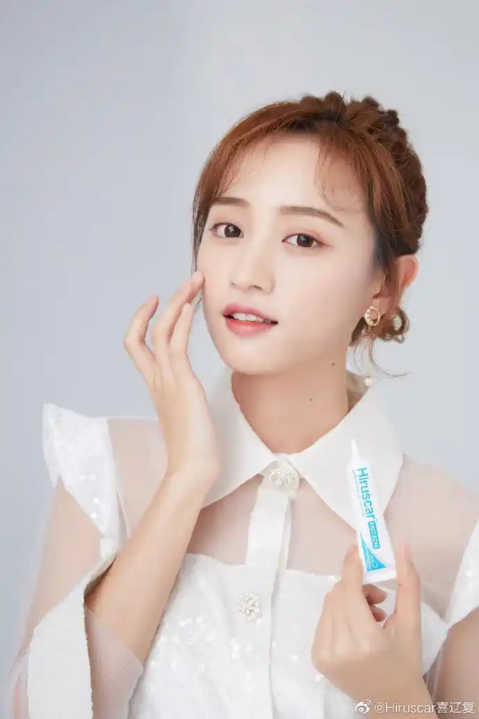 黄婷婷喜辽复首位品牌代言人#细心的小仙女有注意到,喜辽复有2款欣抖