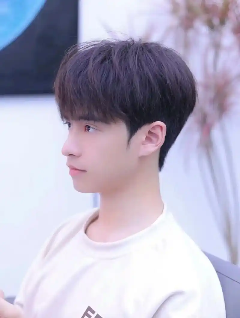 男士发型推荐 韩式碎盖.男士发型(时尚感 生活化)一样都不能 - 抖音