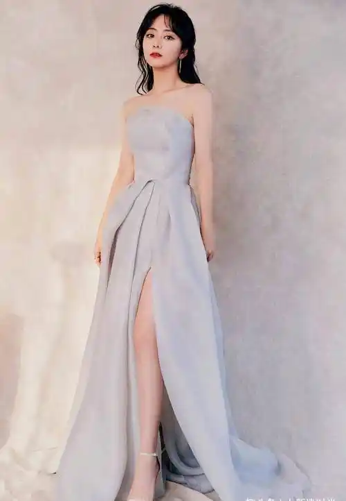 别看谭松韵人小,打扮起来气质照样惊艳,身高162也能美得出众!