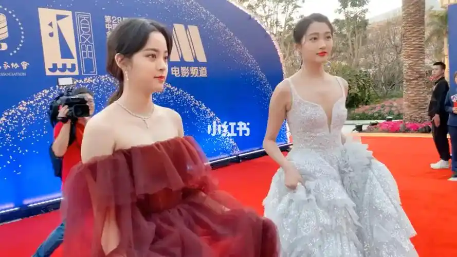 关晓彤欧阳娜娜金鸡百花电影节红毯