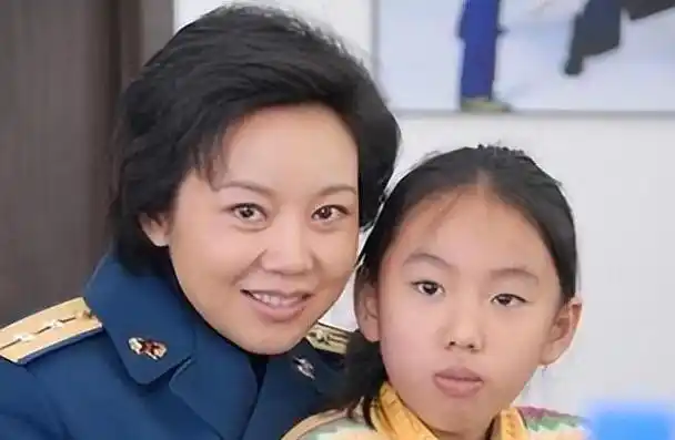 丈夫收入稀少,而家庭负担则全都落在了生下女儿后.