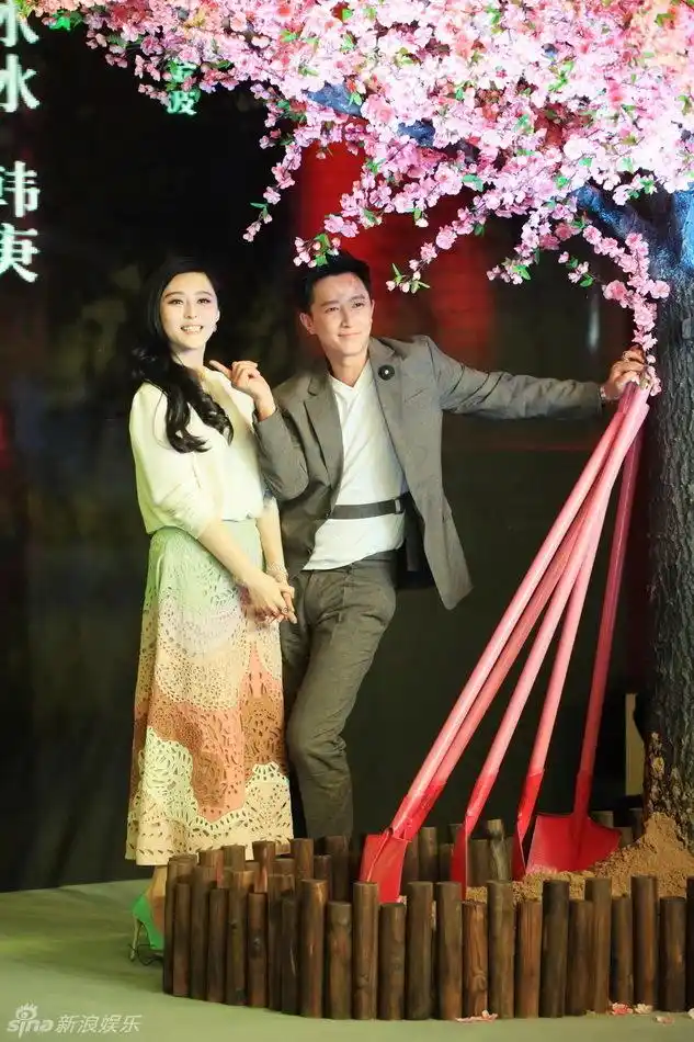 《万物生长》在京举行"花下奇谈"发布会,导演李玉,主演韩庚和范冰冰及