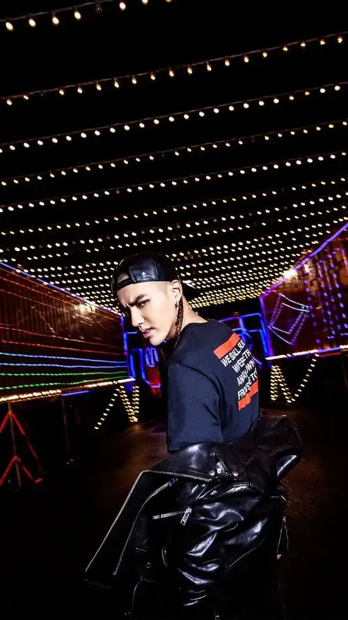 吴亦凡黑色系列,酷毙了!