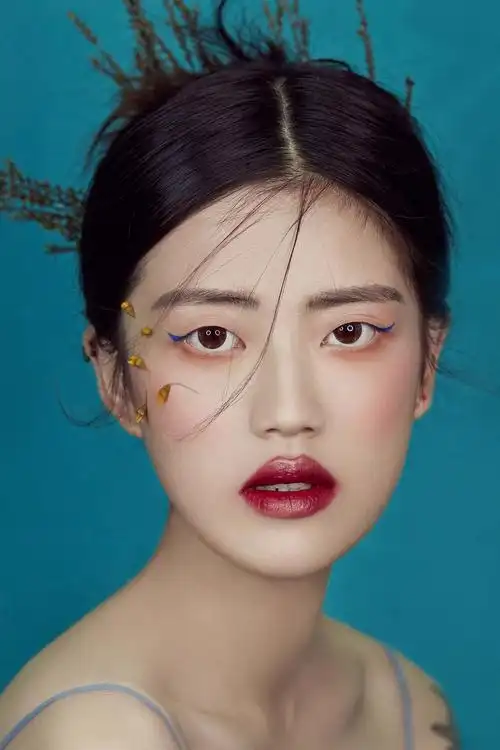 修图师-王烨轩的化妆造型作品《时尚妆面》
