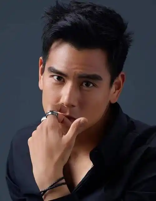 超级明星 ‖ 彭于晏 帅到极致的模样_训练_体操_阿信