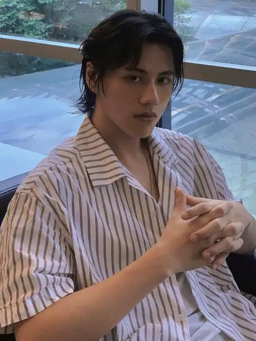 直的搭下来哦,真的没那么好看男主:@夏繁枝(感觉好像陈坤[doge])脸小