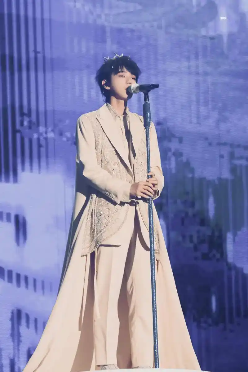 来给我凯哥打歌了～#王俊凯  #王俊凯新歌回望 #王俊凯舞台 - 抖音