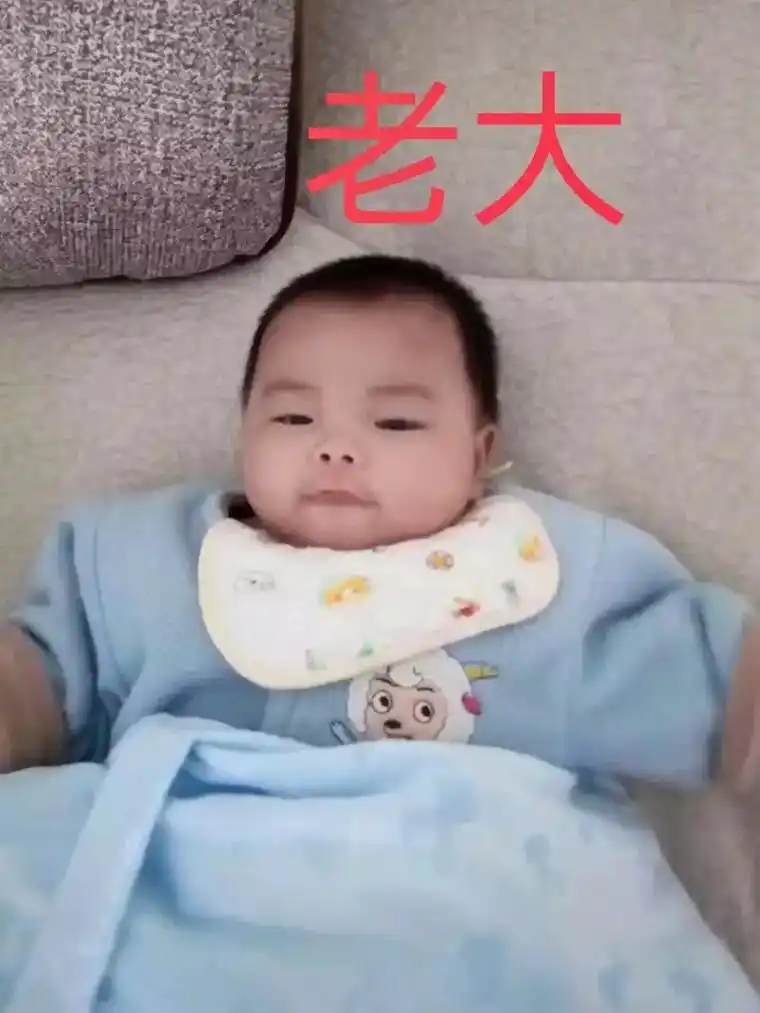 找到两个姐姐小时候的照片三千金慢慢长大慢慢爱你们