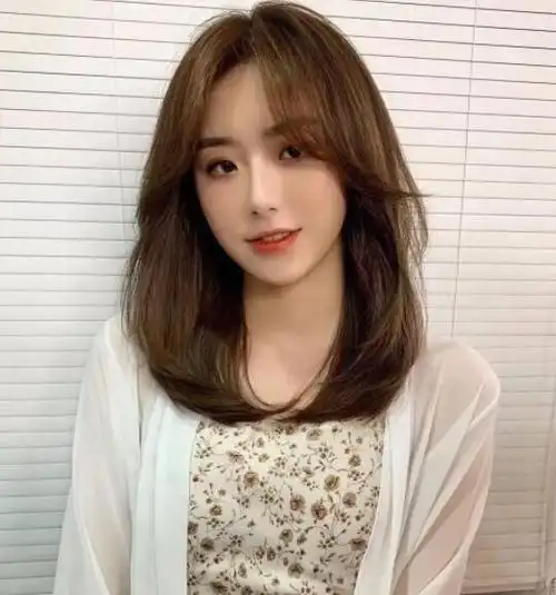 可扎可披的发型中长发,慵懒的女生的福音来了