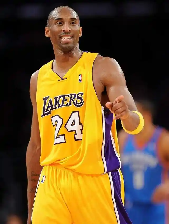 一代篮球巨星太可惜,《科比自传》让我们永远记住他的曼巴精神