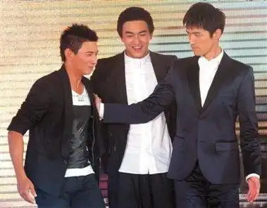 看到他与其他男星同框|胡歌|吴奇隆|郭敬明|林更新|黄晓明_网易订阅