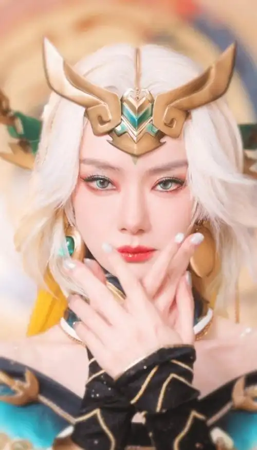 戚薇卤蛋爆改太阳神鸟