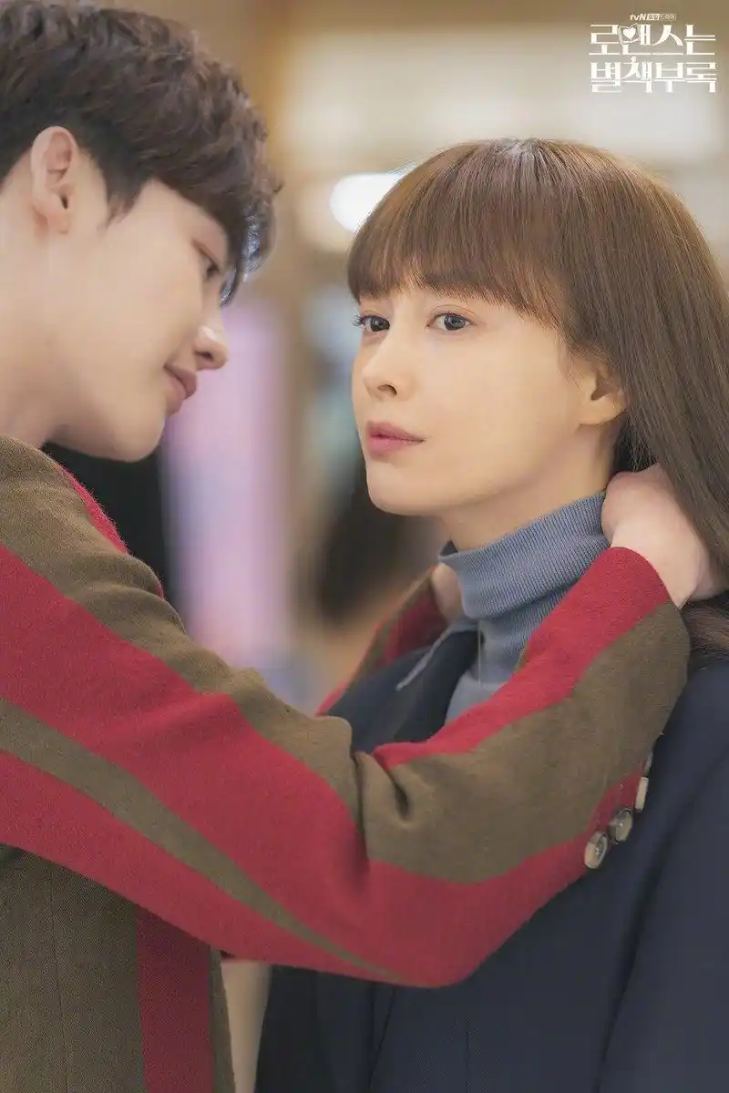 李钟硕,李奈映《 罗曼史是别册附录》剧照更新.