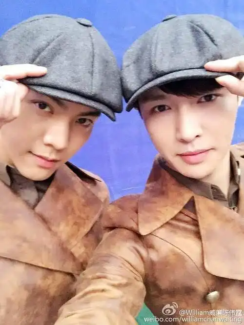 陈伟霆张艺兴卖萌合影同款造型似复制