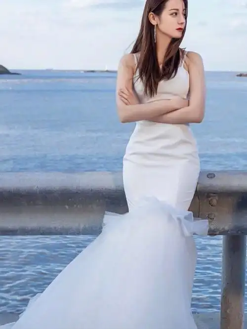 迪丽热巴婚纱造型聊城婚纱