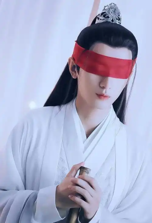 古装蒙眼造型,肖战意气风发,杨幂让人心疼