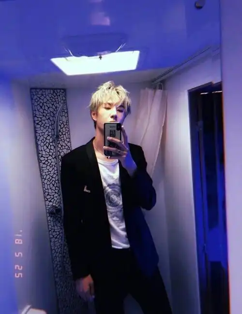 王一博早期自拍