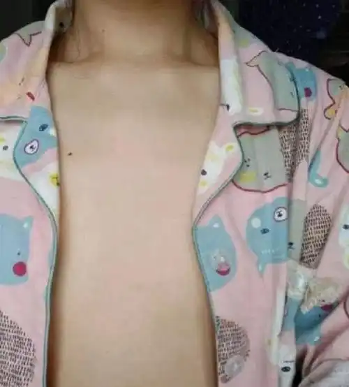 女生的胸可以平到什么程度?这4张照片诠释的明明白白,厉害了!