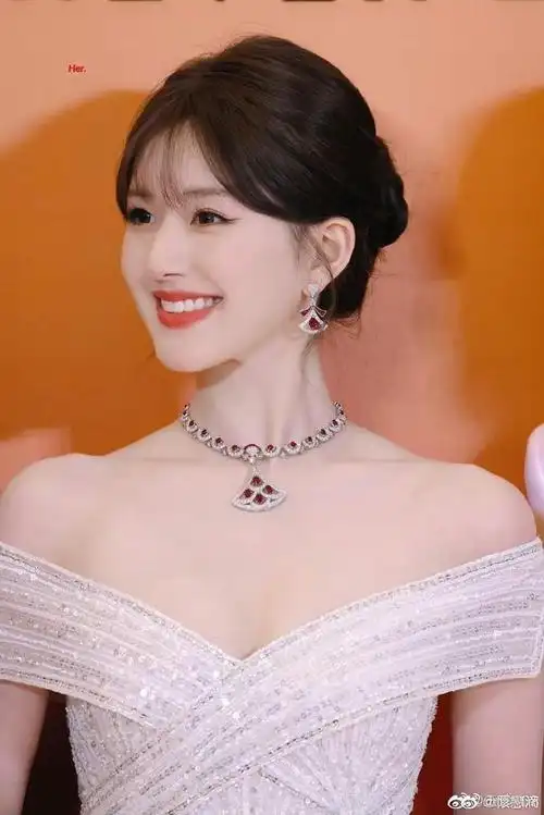 芊芊》,《星汉灿烂》等多部热门网剧,成为了当今最受欢迎的女演员之一