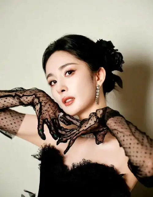 杨幂黑色礼裙美照精选