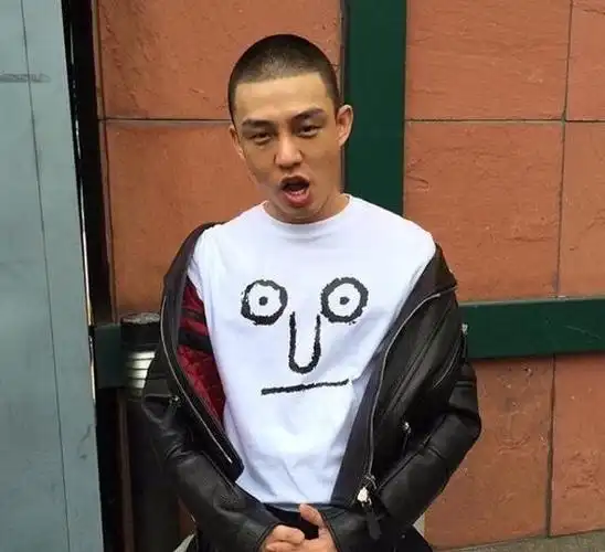 韩国男星服兵役第一步理寸头,哪家颜值经得起考验,赵寅成元斌帅