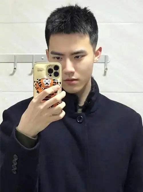 最值得尝试的三种男士发型,精神时尚很出彩,越看越帅气插图3