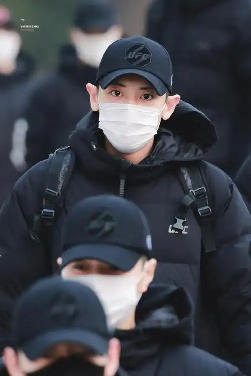 exo成员朴灿烈正式退伍,549天漫长等待后粉丝迎来朴灿烈solo舞台