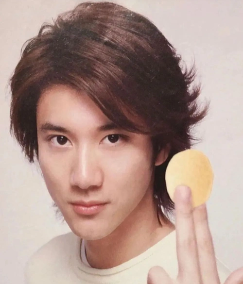 王力宏近照大变样颜值重回巅峰五官清爽长腿比女生还细