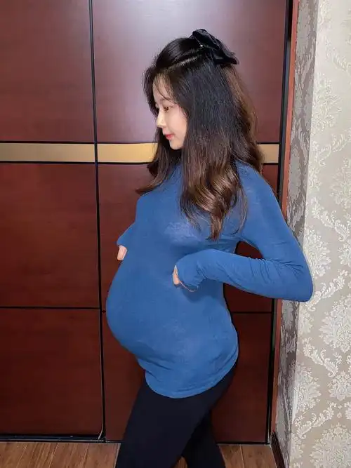 33w大肚孕妈妈 孕晚期腰疼真的太折磨人了 肚子里的仔仔越来越爱动