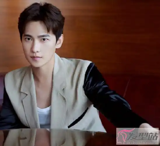 杨洋拼接西装造型 展现非凡男士魅力-明星发型图片-站