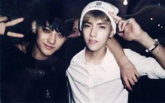 吴亦凡和曾经的好兄弟黄子韬的亲密合照|好兄弟|黄子韬|吴亦凡_新浪