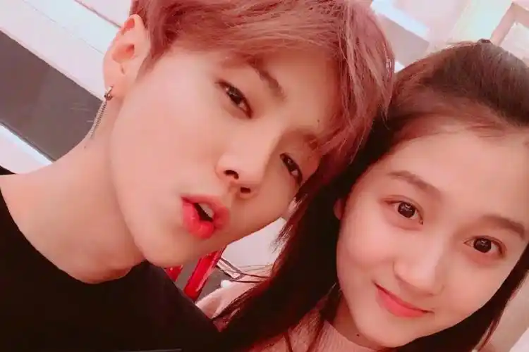 好着呢关晓彤卡点晒亲密合照为男友鹿晗庆生力破分手传闻