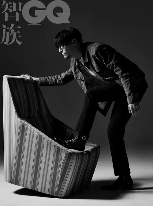 张震黑白质感大片诠释瞬间即永恒 全方位构建"演员"真·定义