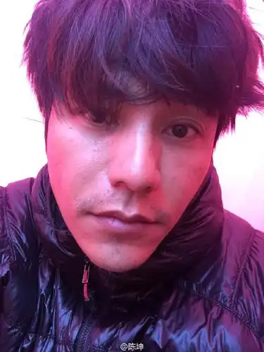 陈坤帅气自拍竟然变成这样?