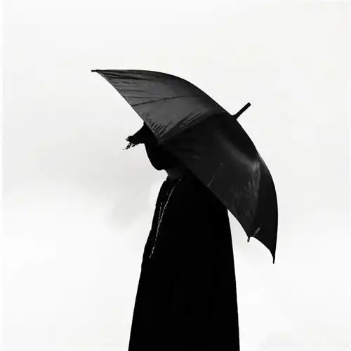 霸气黑白女生头像每个人都有自己的一生