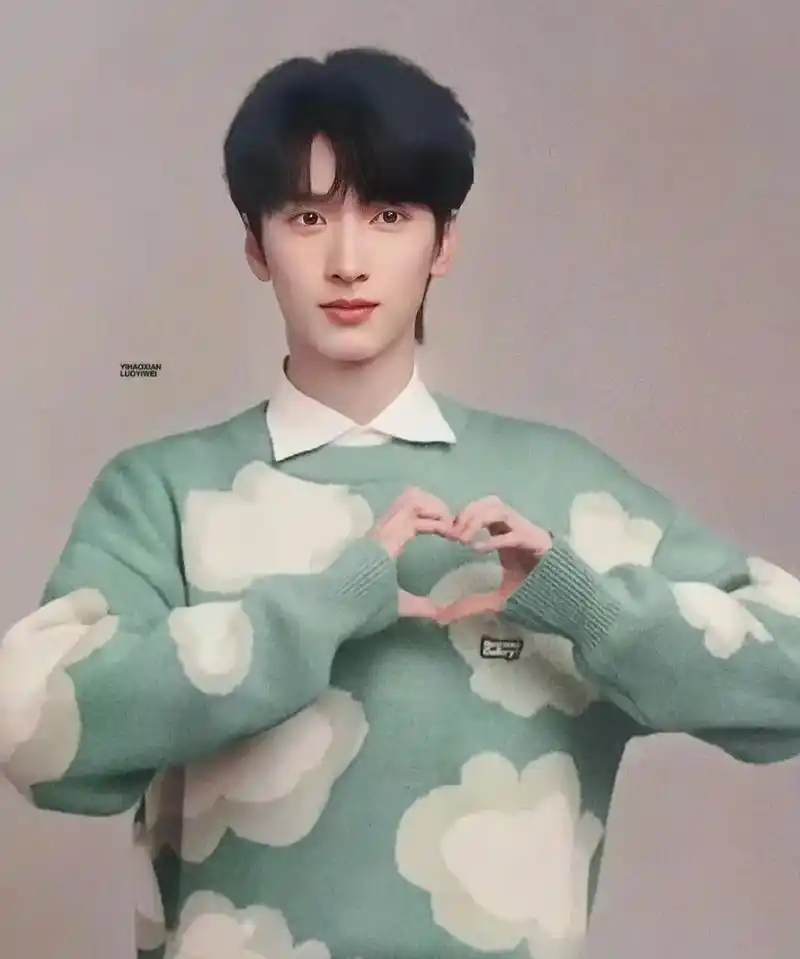 严浩翔##养成系 帅哥壁纸 - 抖音