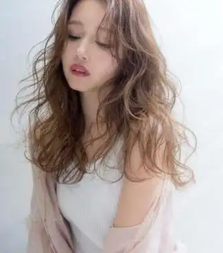 头发少细软自然卷适合的发型,发量少自来卷发型推荐