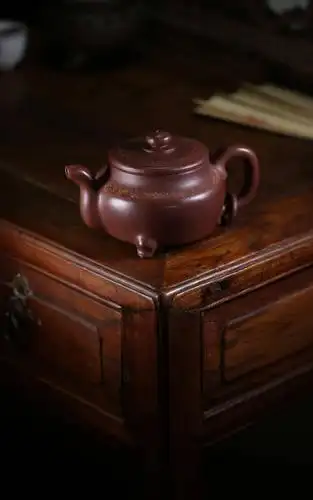 紫砂臻品彭耀年三足平底壶