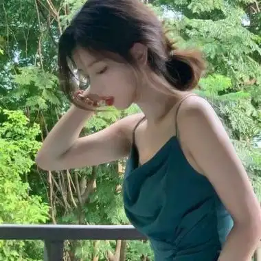 气质文静的优雅文艺森系女生头像