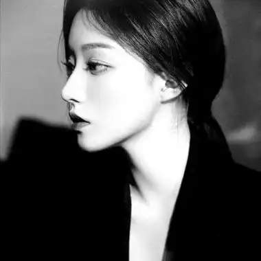 个性高冷气质女生头像黑白霸气范黑白漂亮小姐姐头像
